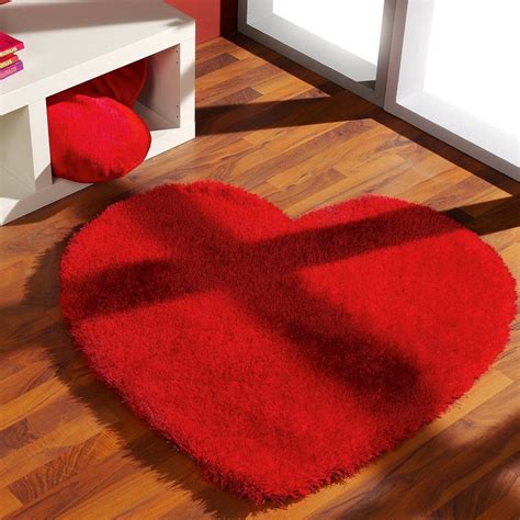 Shaggy teppiche liegen im trend und sorgen für eine gemütliche atmosphäre als elementarer bestandteil moderner innenarchitektur. Teppich Shaggy Herz, rot, rutschfest durch Gumminoppen auf ...