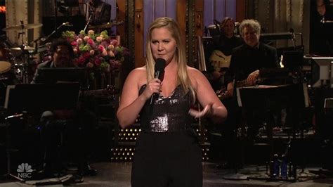 Watch Amy Schumer S Opening Snl Monologue On Married Life