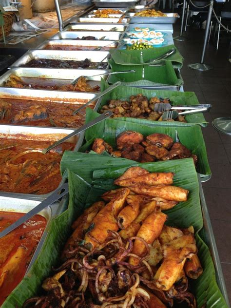 Terdapat pelbagai gerai ikan bakar di medan ikan. Tempat Makan Sedap Di Malaysia: 10 Restoran Nasi Kandar ...