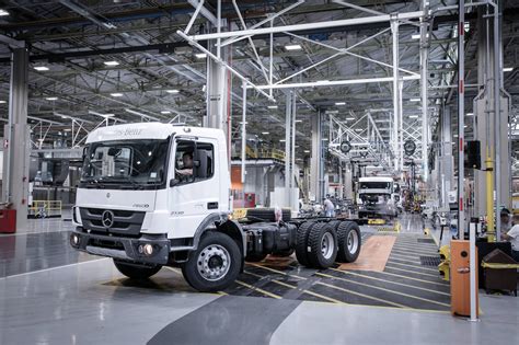 Daimler Trucks revoluciona la fabricación de camiones en Brasil con la