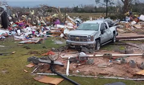 A tornado struck fultondale, alabama, overnight. Alabama: devastante tornado largo 360 metri su Demepolis ...