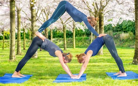 Yoga Poses People Hướng Dẫn Những Động Tác Yoga Độc Đáo Dienbienfriendlytrip com
