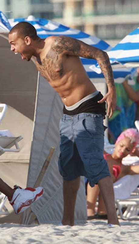 Celeb Saggers Chris Brown Sagging At The Beach