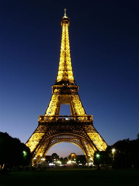 Torre Eiffel De Noche Paris Nuit Travel Villedelamour Lumières