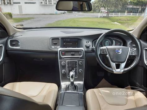 Ergonomic seats in the front grip your body on tight turns. Volvo V60 2014 DRIVe 1.6 in กรุงเทพและปริมณฑล Automatic ...