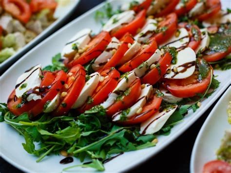 Salade De Tomates Italiennes Et De Bocconcini Au Basilic Mordu
