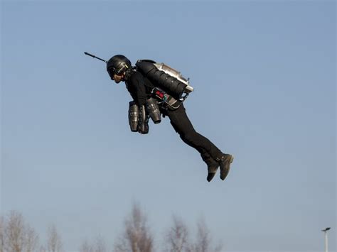 Gravity Industries Jet Suit Has An Impressive 5 Km Range And Travels At Over 80 Km H Gadget Flow