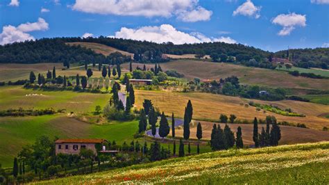 Download Breathtaking Landscape Of Tuscany Italy Wallpaper