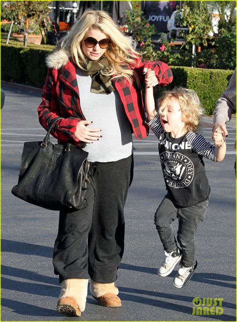 Jessica Simpson Jour Out With Mom Tina Bronx Jessica Simpson