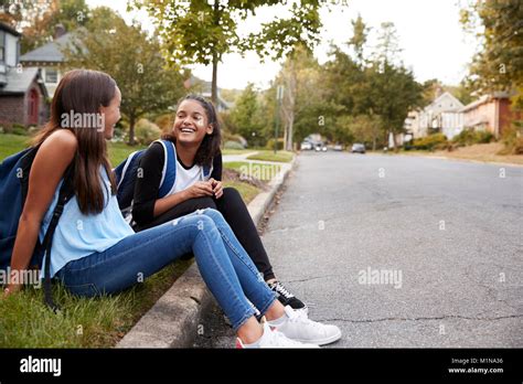 Teenagers Talking Street Hi Res Stock Photography And Images Alamy