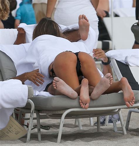 Claudia Galanti Oops In Bikini Al Mare E Sul Set Fotografico In Topless Segretivip