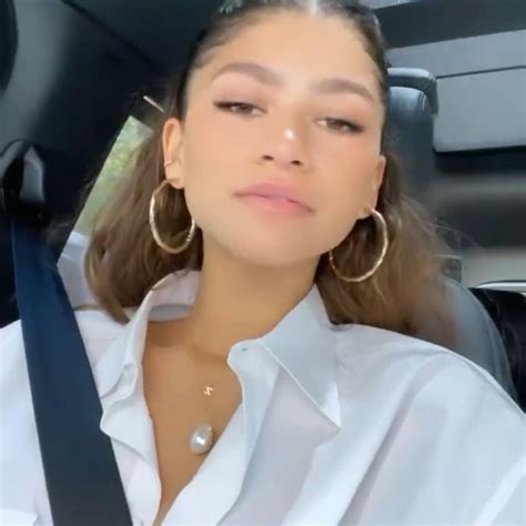 zendaya style hoop earrings fashion moda fashion styles fashion illustrations earrings