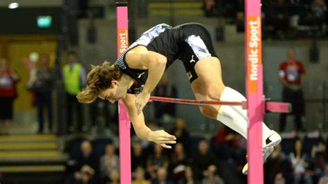 What makes the run tricky, is that you have to hold the pole steady while running. Duplantis breaks pole vault world record for second time ...