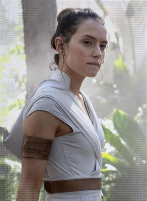[f4a] you play daisy ridley on set so obsessed with her role she thinks she actually is rey and