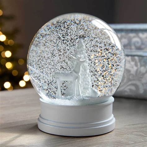 Reindeer Snow Globe Christmas Decoration 13 Cm White Snow Globes