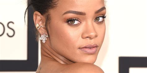 Rihannas Grammy Dress 2015 Is A Ginormous Pink Pouf By Giambattista Valli Huffpost