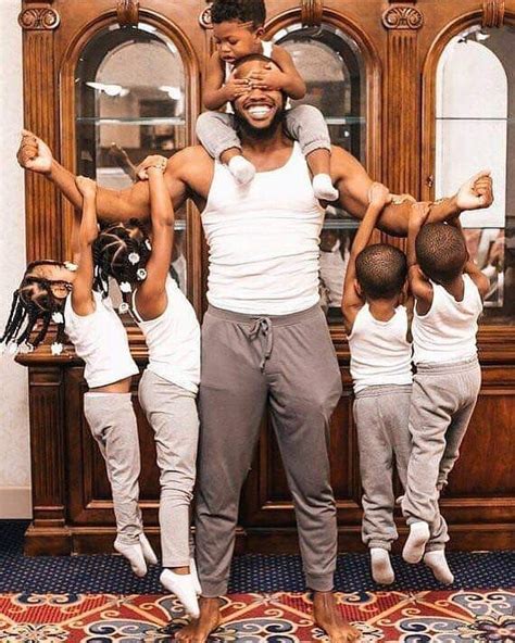 P I N T E R E S T Themarisaolvera Black Fathers Black Family Goals Family Photoshoot
