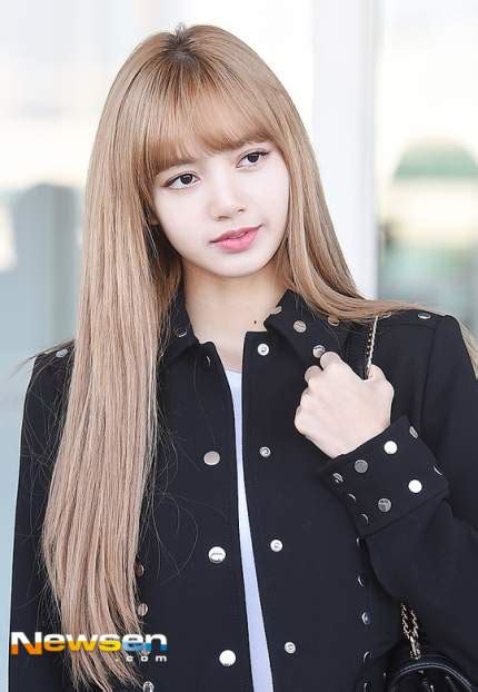 Blackpink Lisa Airport Photos At Incheon Off To New York September 8