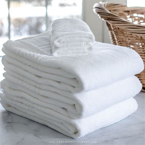 How to fold bath towels. How to Fold Bath Towels for a Tidy Linen Closet | anderson ...