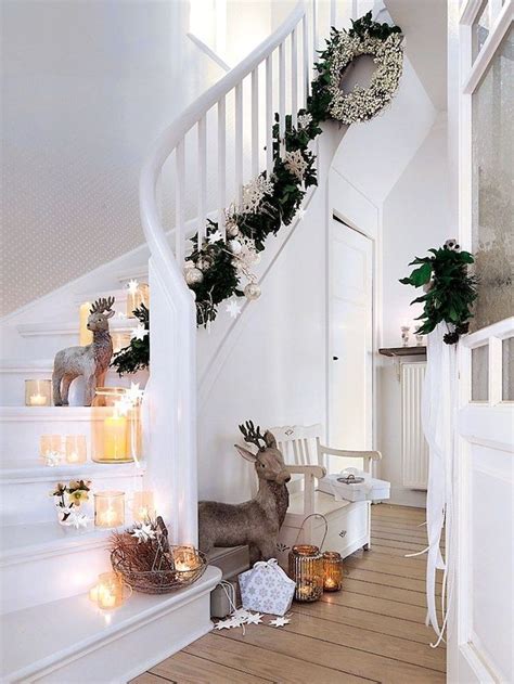 15 Festive Christmas Staircase Decor Ideas  Decoration de noel