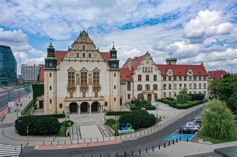 Tutaj znajduje się najważniejszy ośrodek targowy w kraju. Uczelnie Poznań opinie