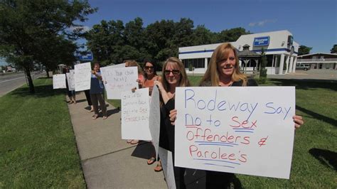 ronkonkoma residents oppose sex offenders at motel newsday