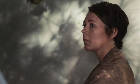 ‘the Lost Daughter First Photos Maggie Gyllenhaal Film Release Date