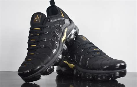 Air vapormax plus is inspired by the past to propel you to the future. Mens Nike Air VaporMax Plus TN Triple Black Gold Running Shoes - SneakersClue.com