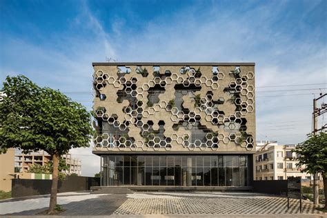 Hexalace Office Building By Studio Ardete Features A Hexagonal