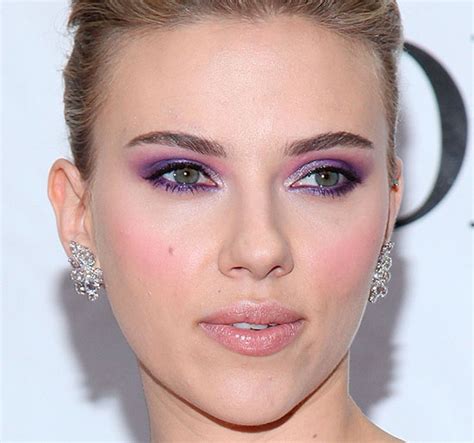 Scarlett Johansson Purple Eyeshadow Makeup Look