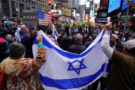 Times Square billboard didn't call cease-fires 'antisemitic.' Photo is ...