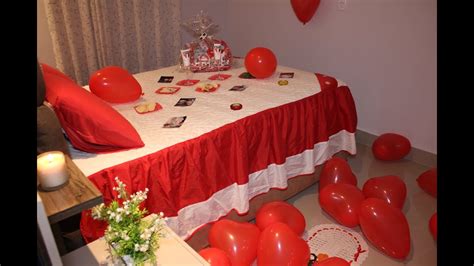 The date is celebrated with gifts, romantic activities, decorations and festivities. Presente dia dos namorados, cesta de recordações ...