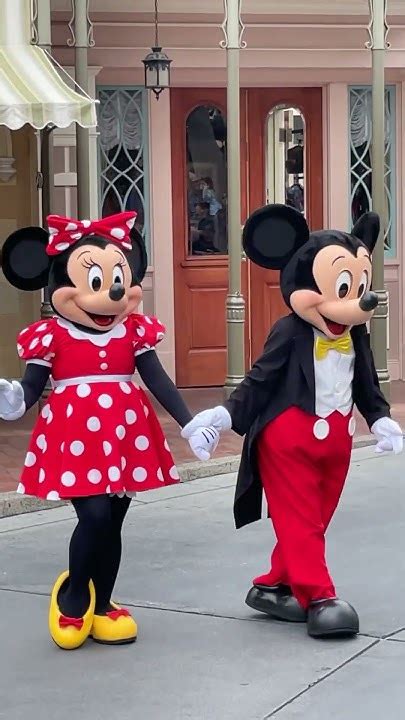 Mickeymouse Kisses Minniemouse Before She Left Sooo Cute 🥰 Shorts Youtube