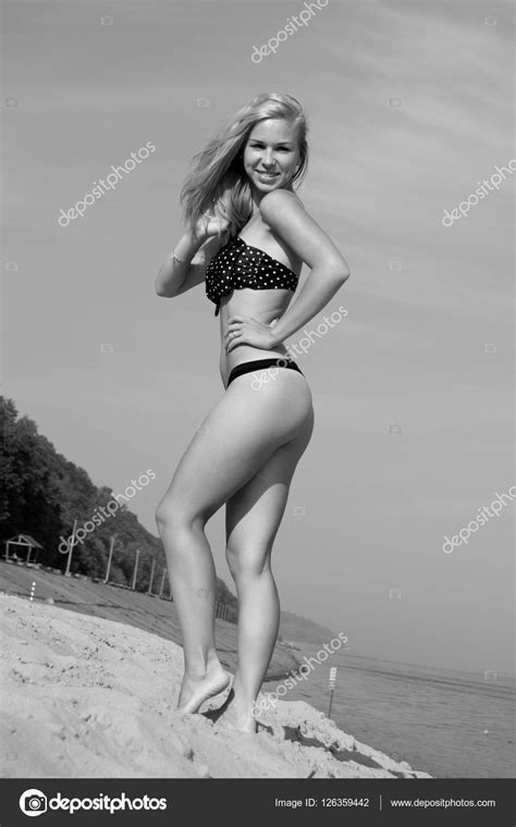 sexy meisje in een bikini ⬇ stockfoto rechtenvrije foto door © rrraum 126359442