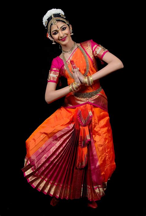 Bharata Natyam A Dance Form From Tamil Nadu Bharatanatyam Poses Bharatanatyam Costume