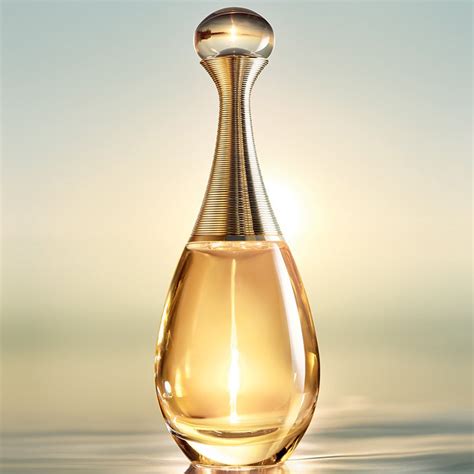 J'adore by dior is a floral fruity fragrance for women. J'adore Dior Eau de Parfum Feminino | GiraOfertas