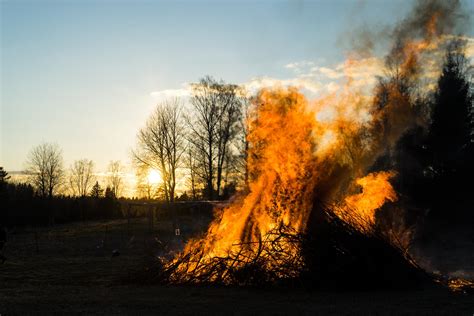 Itap Of A Bonfire At Sunset Ritookapicture