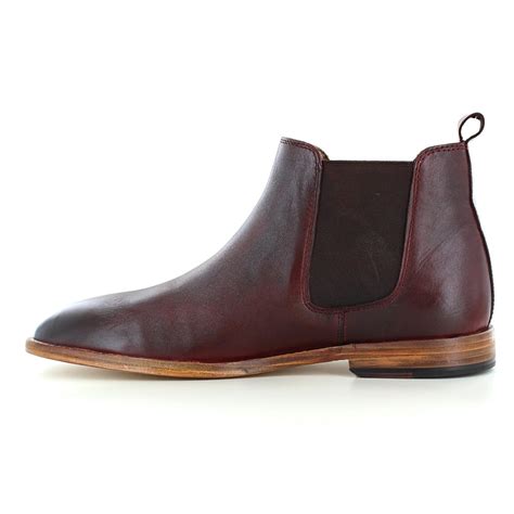 A pair of men's chelsea boots can transform a look completely with just a simple change of footwear. Paolo Vandini Portway Mens Leather Chelsea Boots - Burgundy