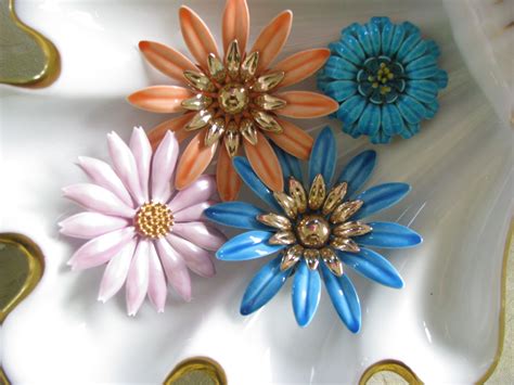 Bouquet Of Sorts Vintage Enamel Brooches 20 Each Large Turq