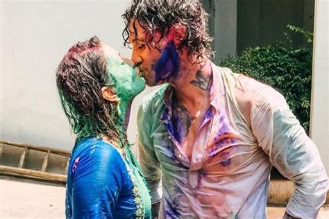 Sunny Leone S Holi Kiss With Hubby Daniel Weber