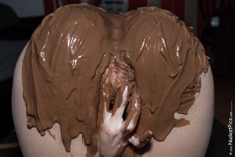 Naked Big Booty Covered With Chocolate Spreading Pussy Free Full HD