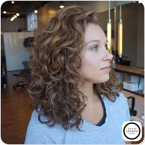 Cutting the hair while it still forms a curl is the easiest way to get the desired shape. 6 Tricks to Try When Your Wavy Hair is Flat ...