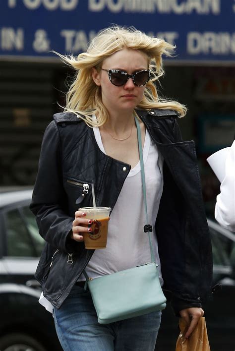 Shop from the best fashion sites and get inspiration from the latest dakota fanning jeans. DAKOTA FANNING in Jeans Out in New York - HawtCelebs