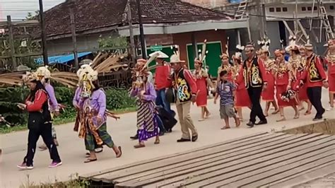 Timor leste juga memiliki 2 bahasa resmi yaitu bahasa tetun dan bahasa portugis. Pawai Budaya Kutai Timur - Kalimantan Timur - YouTube