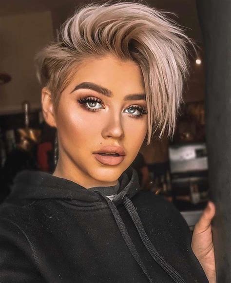 For this one, the hair is simple and short with a side part. 40+ New Short Hairstyles For Women 2019 - Gallery | Short hair styles, Cool short hairstyles ...
