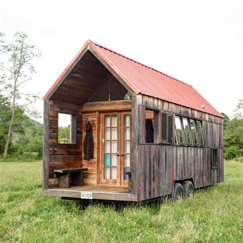 30 Fantastic Tiny Homes Built With Recycled Materials