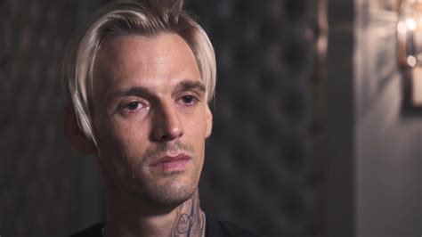 See his all girlfriends' names & entire biography. Aaron Carter schockt seine Follower mit riesigem Gesichts ...