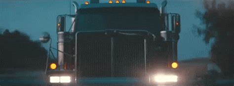 Truck 18 Wheeler S Find And Share On Giphy