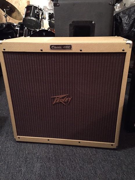 Again, with spring verb and tremolo, the classic was originally available in a 2x12 or a 4x10 config, and again, the 4x10 is the clear winner in the tone department. Peavey Classic 410E Speaker Cabinet 90's Tweed | Reverb