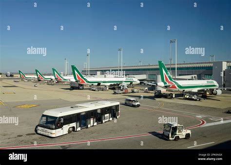 Airport Bus Rome Hi Res Stock Photography And Images Alamy